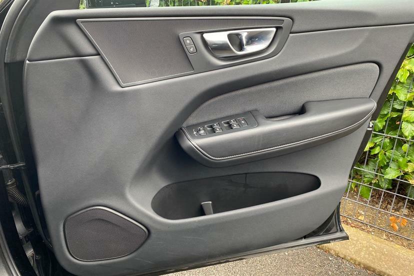 Volvo XC60 B5 P Awd Core Rear Camera, Heated Seats, Apple Black #18