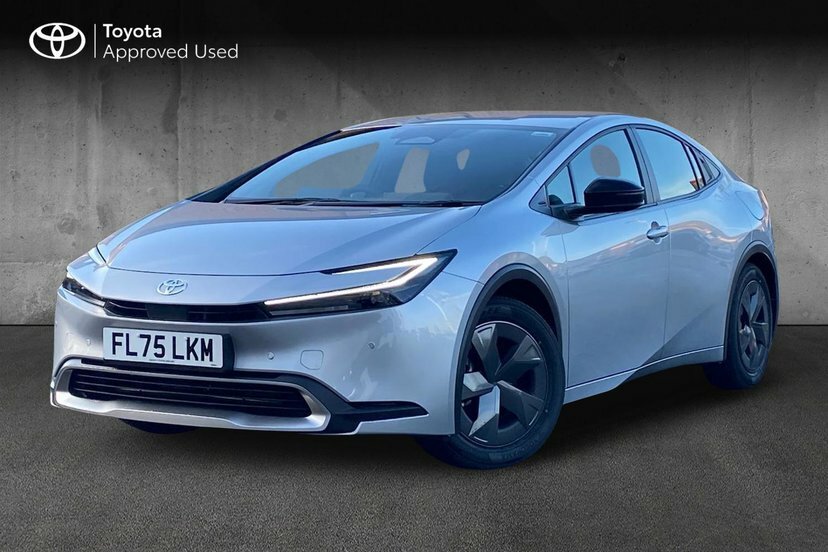 Toyota Prius 2.0 13.6Kwh Design Hatchback Plug-in Hy  #3