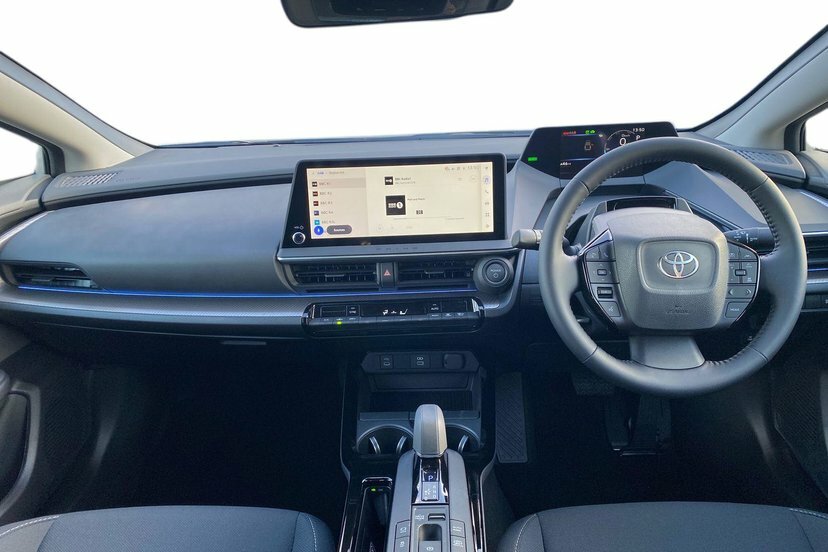 Toyota Prius 2.0 13.6Kwh Design Hatchback Plug-in Hy  #5