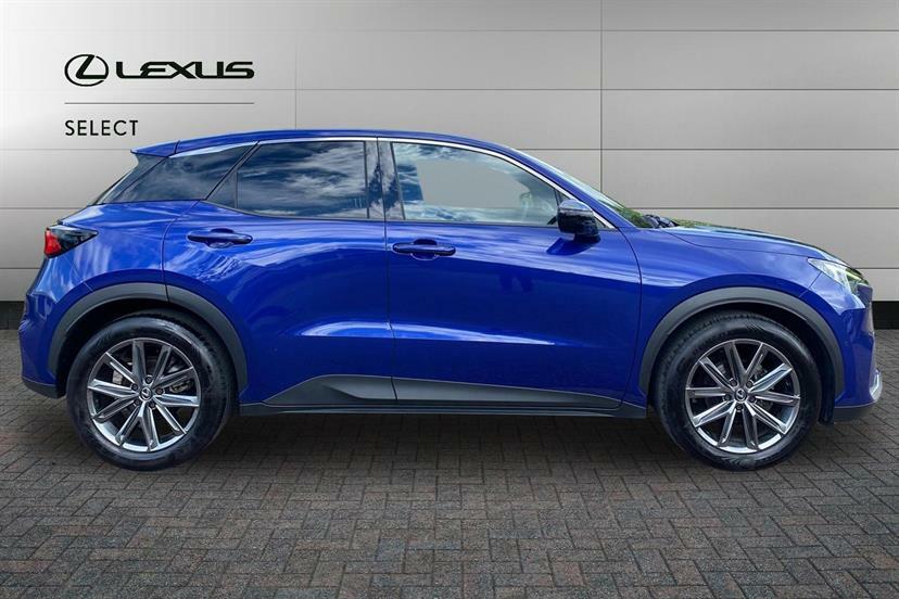 Lexus LBX 1.5 Takumi E-cvt Blue #3