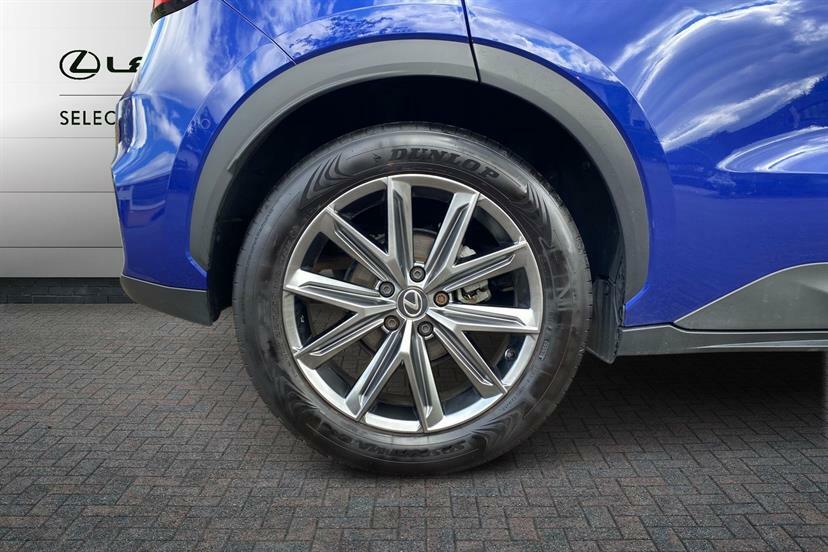 Lexus LBX 1.5 Takumi E-cvt Blue #4