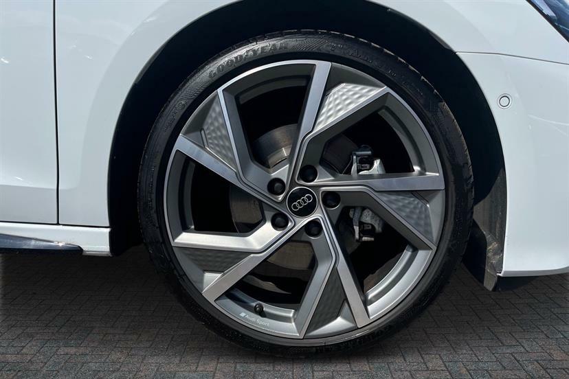 Audi A3 1.5 Tfsi 150 Black Edition S Tronic White #4