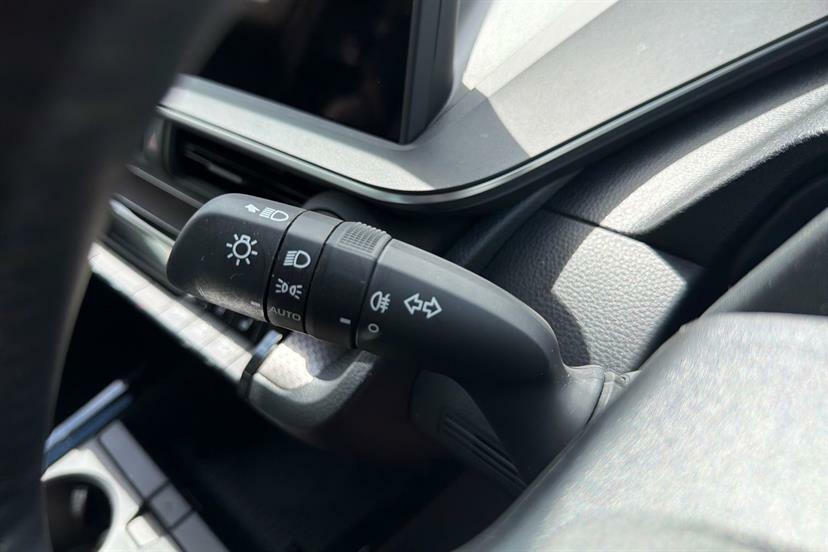 Toyota Prius 2.0 Phev Excel Cvt  #24