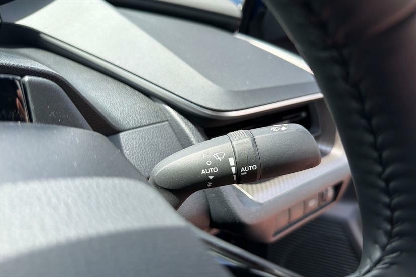 Toyota Prius 2.0 Phev Excel Cvt  #22