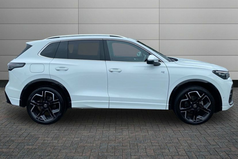 Volkswagen Tiguan 1.5 Etsi Mhev R-line Suv Hybrid Dsg 15 WN75UHC White #4
