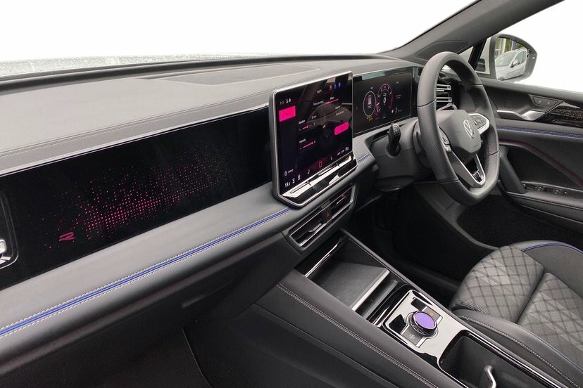 Volkswagen Tiguan 1.5 Etsi Mhev R-line Suv Hybrid Dsg 15 WN75UHC White #2