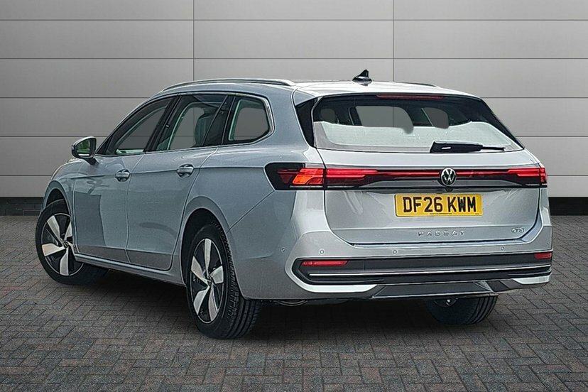 Volkswagen Passat 1.5 Etsi Mhev Life Estate Hybrid Dsg 1 Silver #3