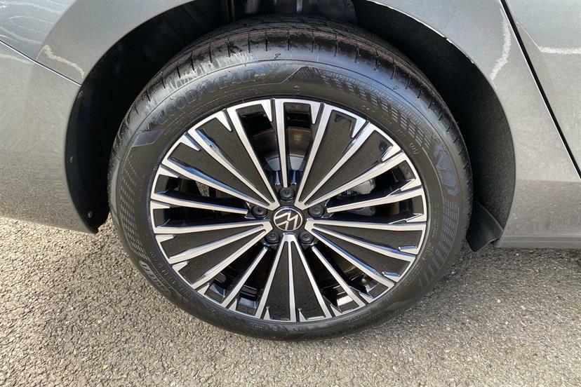 Volkswagen Passat 1.5 Tsi Ehybrid R-line Dsg Black #29