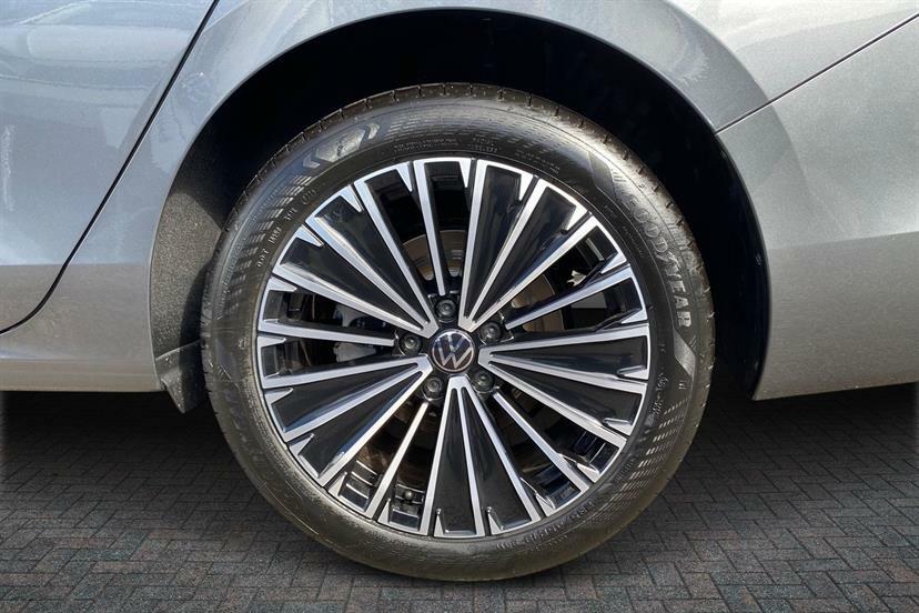 Volkswagen Passat 1.5 Etsi Elegance Dsg #4