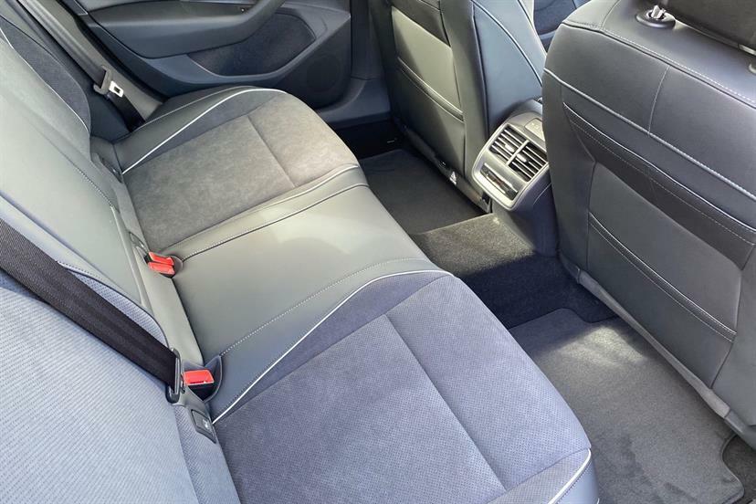 Volkswagen Passat 1.5 Tsi Ehybrid R-line Dsg Black #12