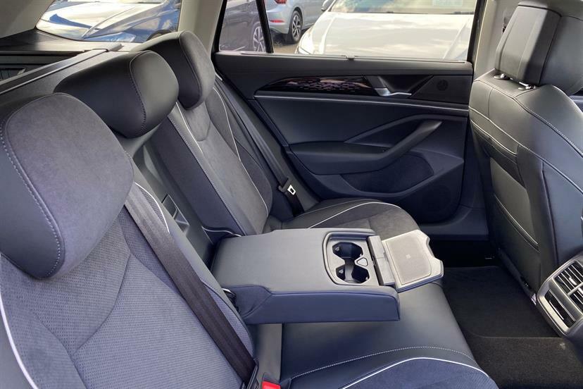 Volkswagen Passat 1.5 Tsi Ehybrid R-line Dsg Black #13