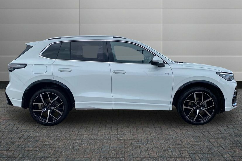 Volkswagen Tiguan 1.5 Etsi Mhev R-line Suv Hybrid Dsg 15 MJ26VKK White #4