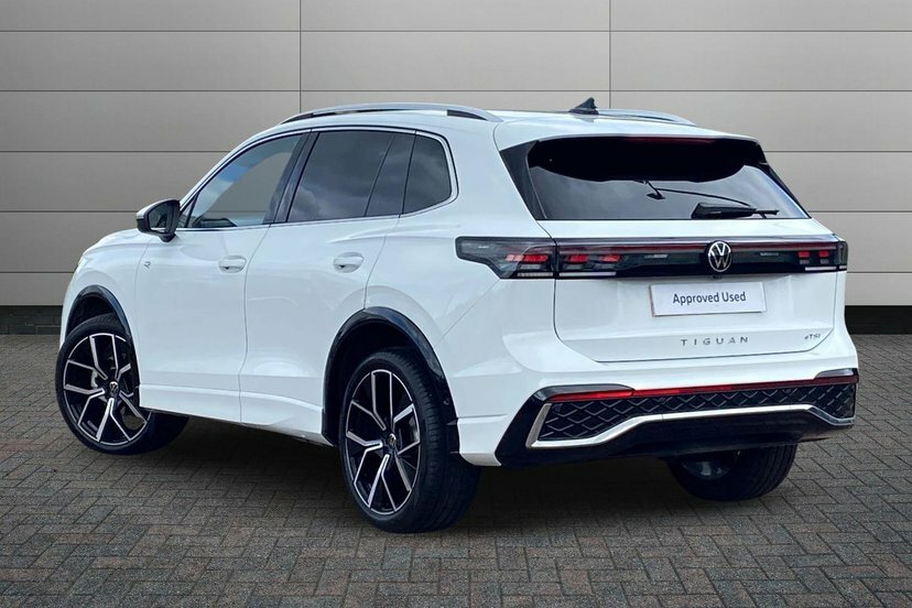 Volkswagen Tiguan 1.5 Etsi Mhev R-line Suv Hybrid Dsg 15 MJ26VKK White #3