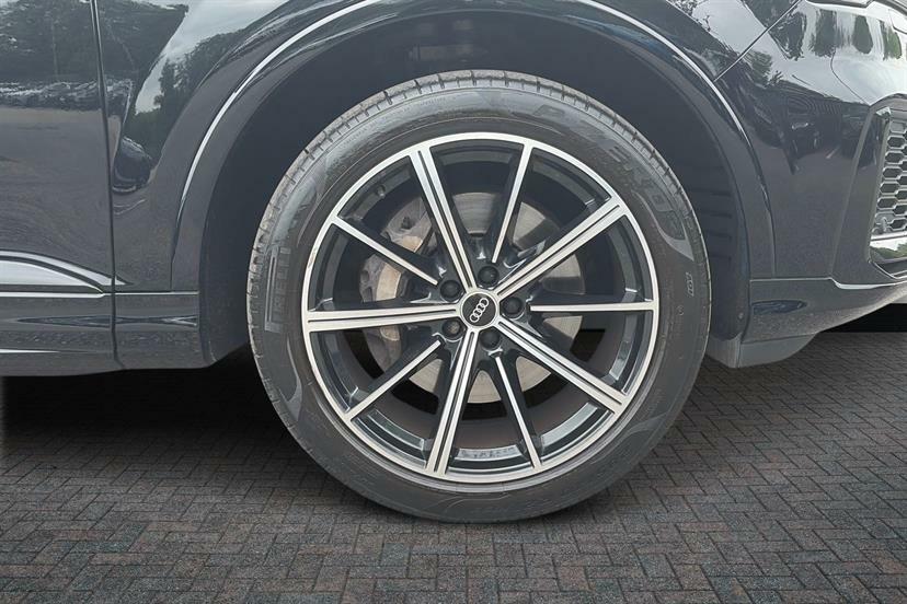 Audi Q7 55 Tfsi Quattro Black Edition Tiptronic Black #4