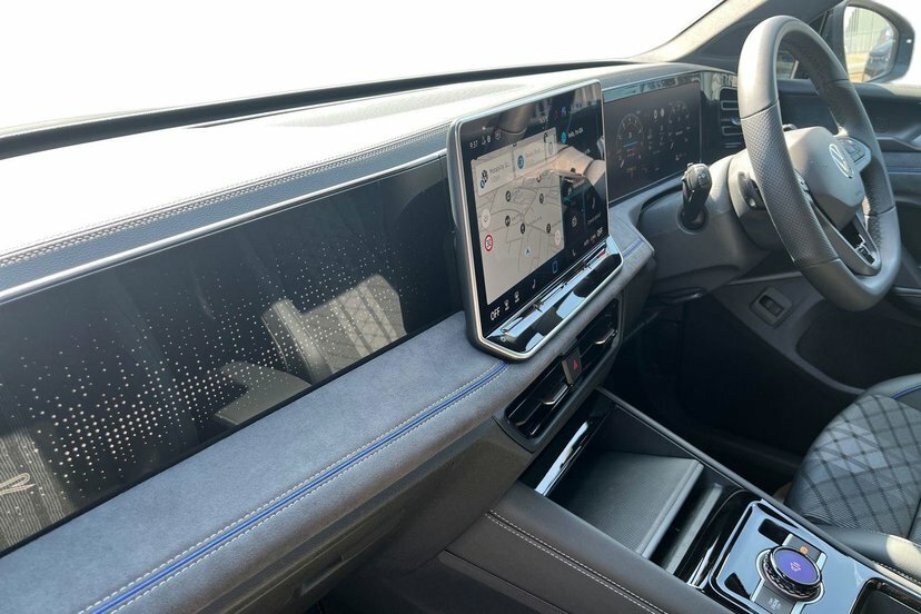 Volkswagen Tiguan 1.5 Etsi Mhev R-line Suv Hybrid Dsg 15 LX26TZA Silver #2