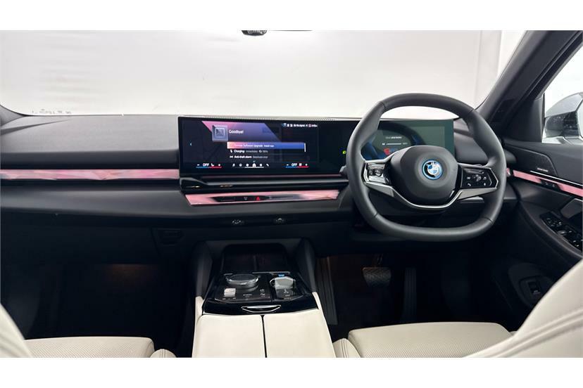 BMW i5 250Kw Edrive40 Sport Edition 84Kwh Black #4