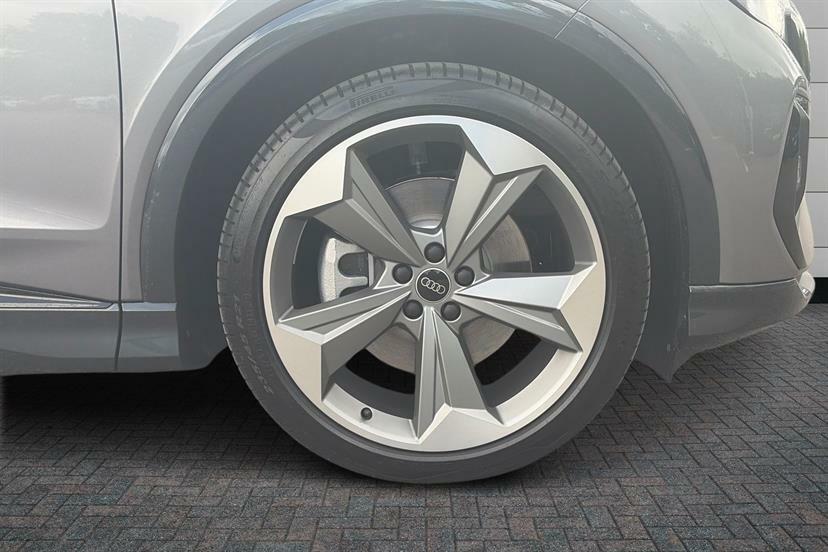 Audi Q4 E Tron 150Kw 40 63Kwh Black Edition Grey #5