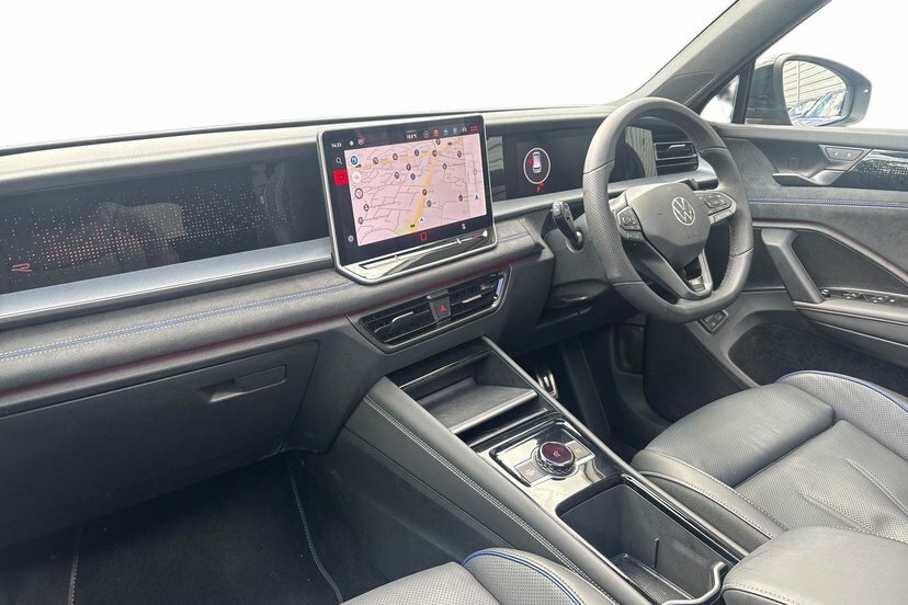 Volkswagen Tayron 1.5 Tsi Ehybrid 19.7Kwh R-line Suv Plug EY26YBZ Green #2