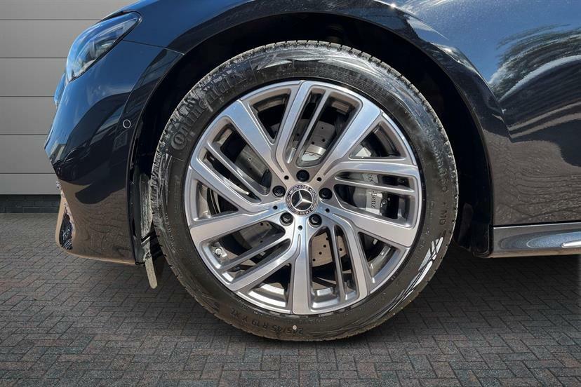 Mercedes-Benz E Class E220d Exclusive Premium 9G-tronic Black #4