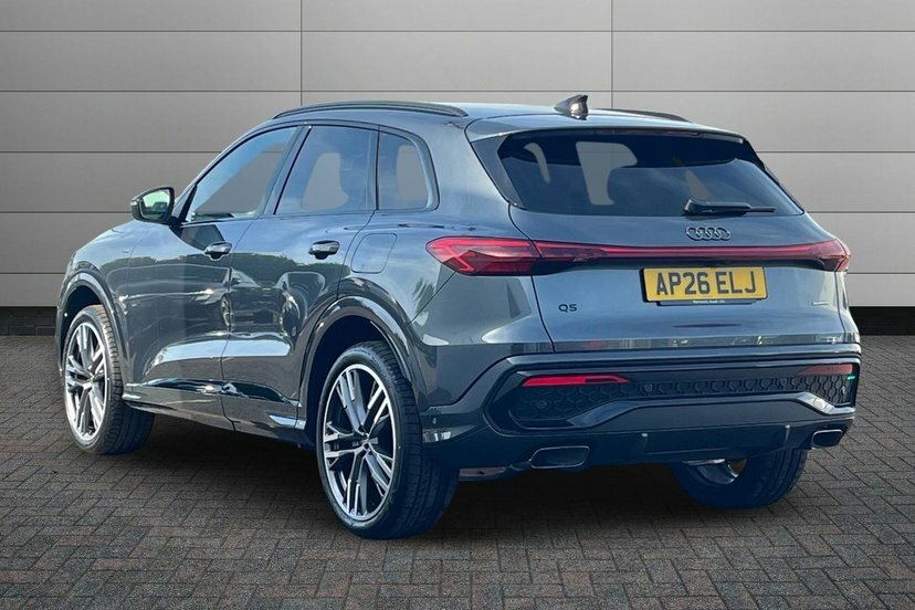 Audi Q5 2.0 E-hybrid 25.9Kwh Black Edition Suv  #3
