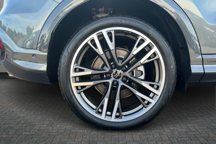 Audi Q5 2.0 E-hybrid 25.9Kwh Black Edition Suv  #5