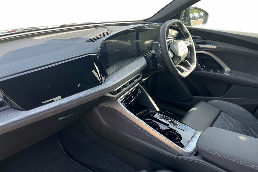 Audi Q5 2.0 E-hybrid 25.9Kwh Black Edition Suv  #2