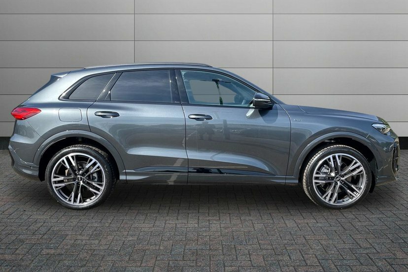 Audi Q5 2.0 E-hybrid 25.9Kwh Black Edition Suv  #4