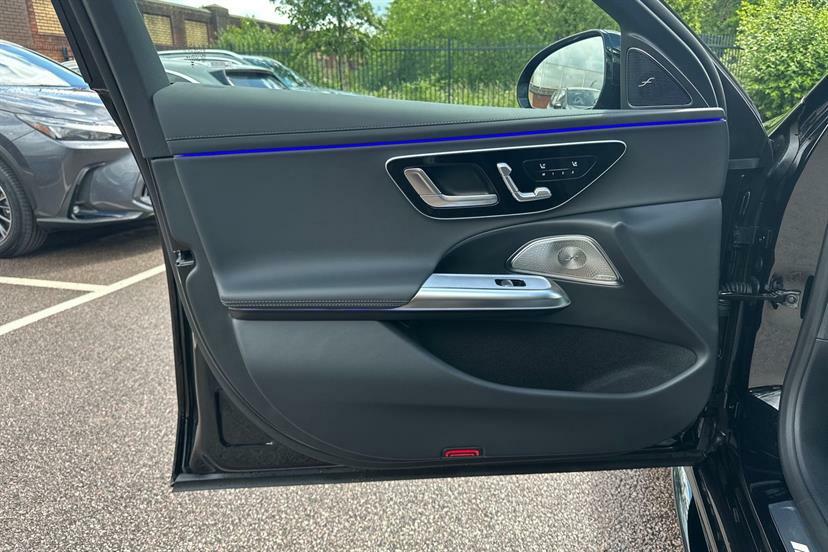Mercedes-Benz E Class 2.0 E300de 25.4Kwh Urban Edition Saloon  #31