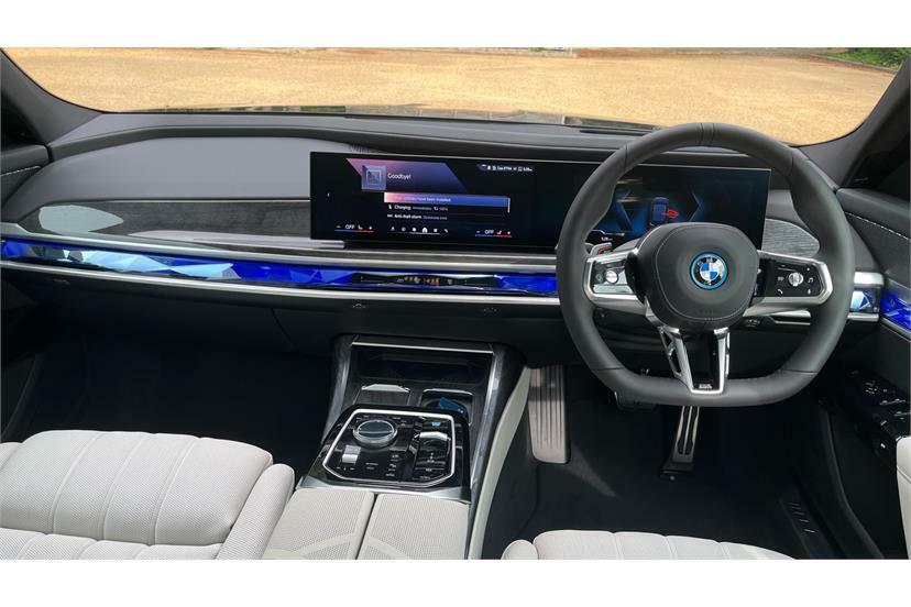 BMW i7 335Kw Edrive50 M Sport 105.7Kwh Black #4
