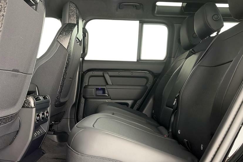 Land Rover Defender 110 4.4 P635 Octa Black 110 Black #4