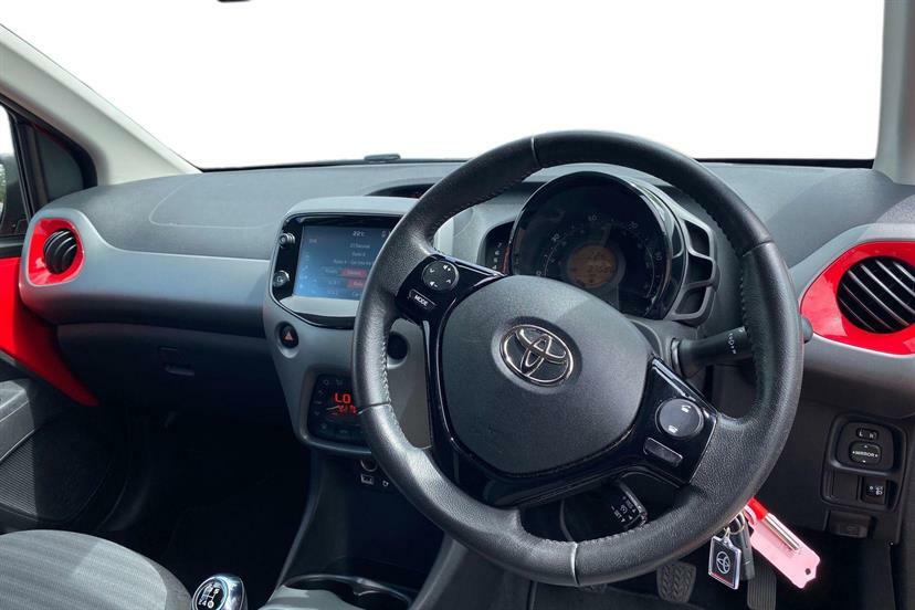Toyota Aygo 1.0 Vvt-i X-trend Red #5