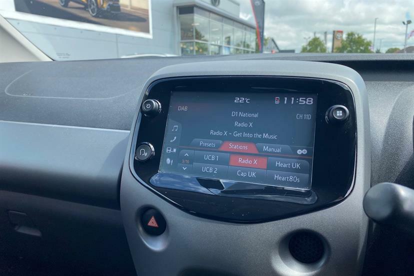 Toyota Aygo 1.0 Vvt-i X-trend Red #6