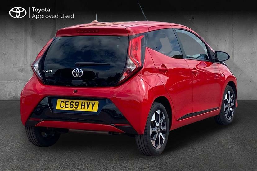 Toyota Aygo 1.0 Vvt-i X-trend Red #2