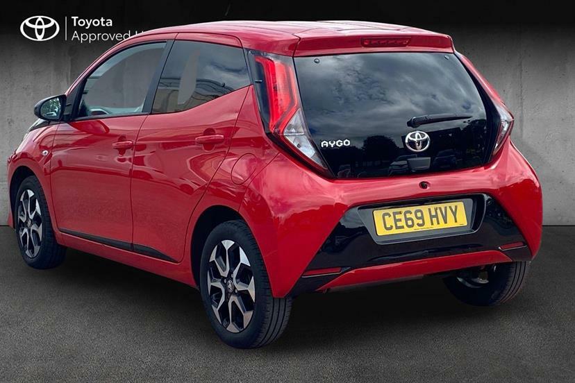 Toyota Aygo 1.0 Vvt-i X-trend Red #4