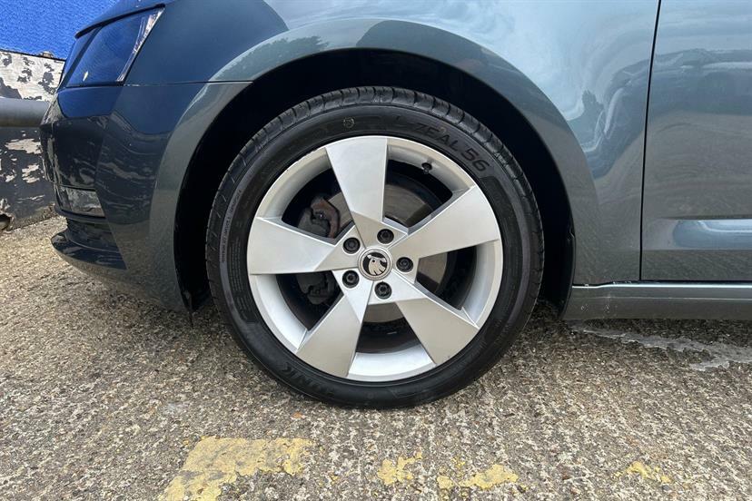 Skoda Octavia 1.5 Se Drive Tsi 148 Bhp Blue #11