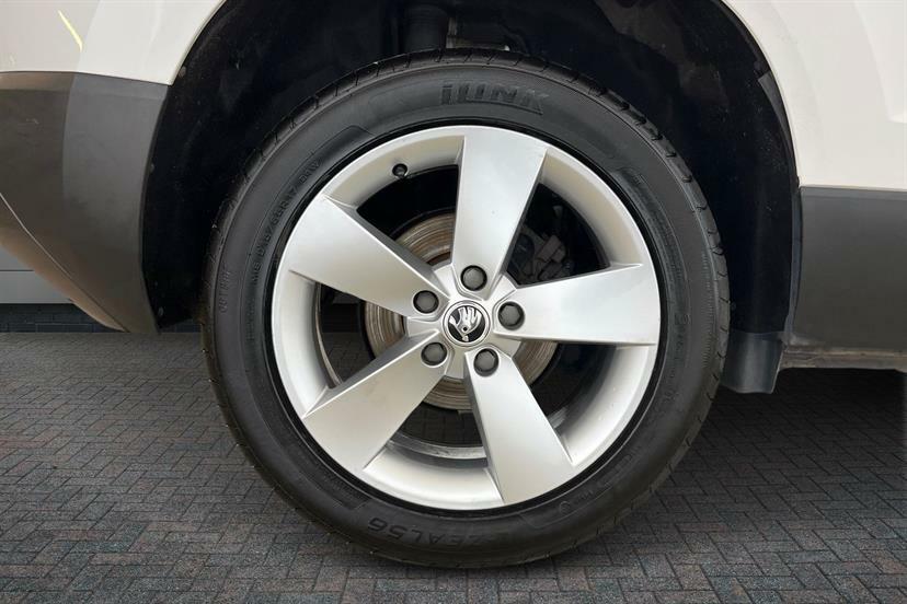 Skoda Karoq 1.0 Tsi Se White #5
