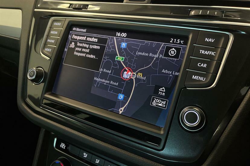 Volkswagen Tiguan Tdi Bluemotion Tech Se Navigation Red #12