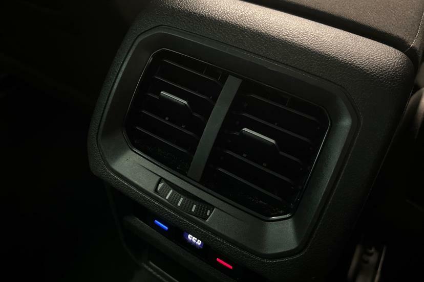 Volkswagen Tiguan Tdi Bluemotion Tech Se Navigation Red #26