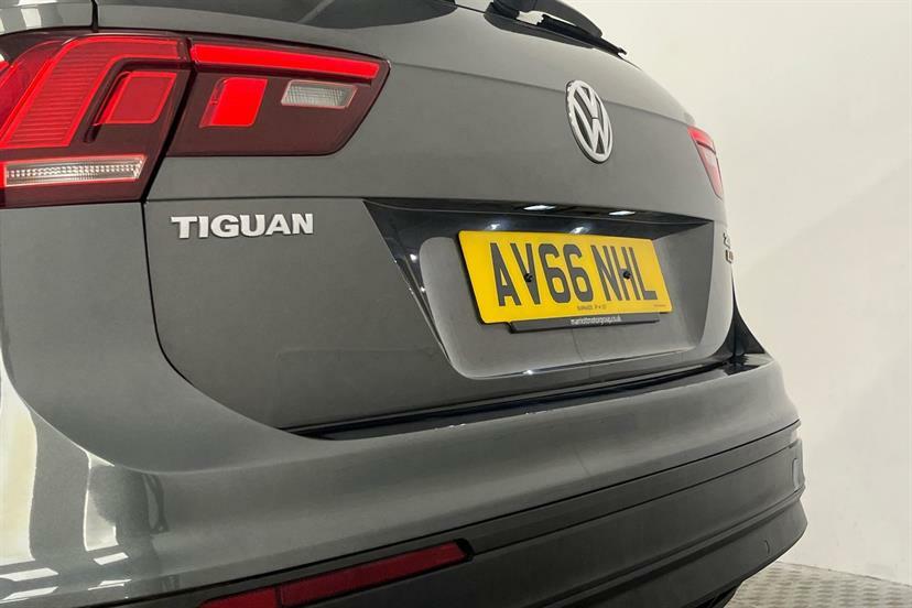 Volkswagen Tiguan Tdi Bluemotion Tech Se Navigation Red #32