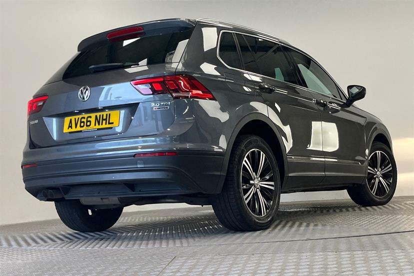 Volkswagen Tiguan Tdi Bluemotion Tech Se Navigation Red #30