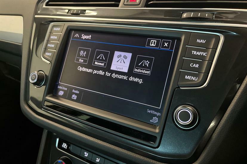 Volkswagen Tiguan Tdi Bluemotion Tech Se Navigation Red #13