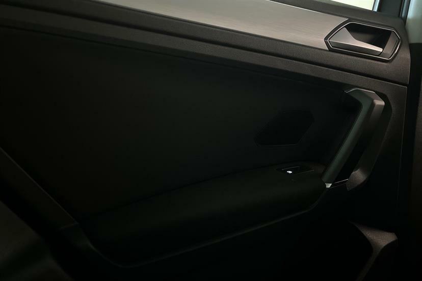 Volkswagen Tiguan Tdi Bluemotion Tech Se Navigation Red #25