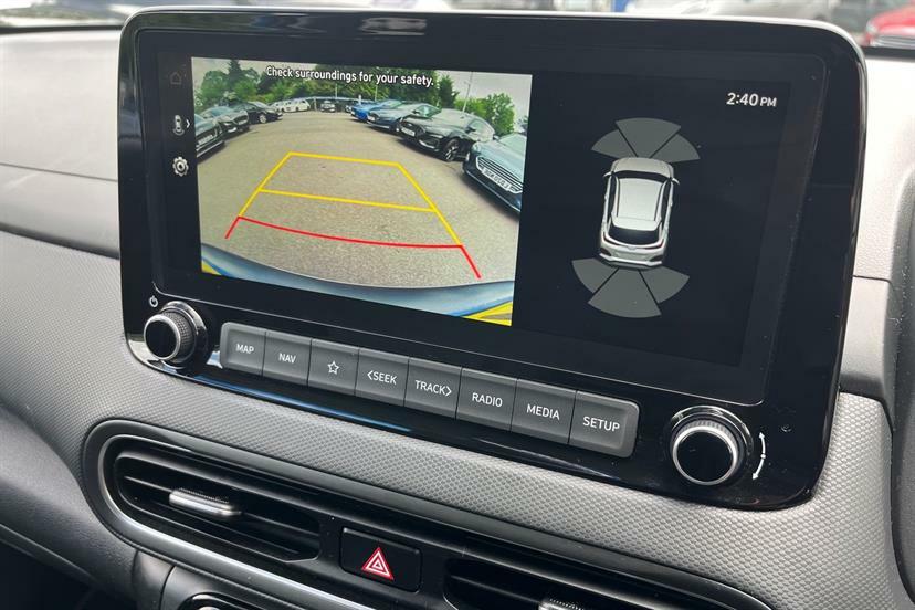 Hyundai Kona Premium White #36