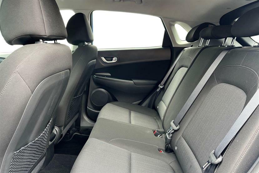 Hyundai Kona Premium White #10