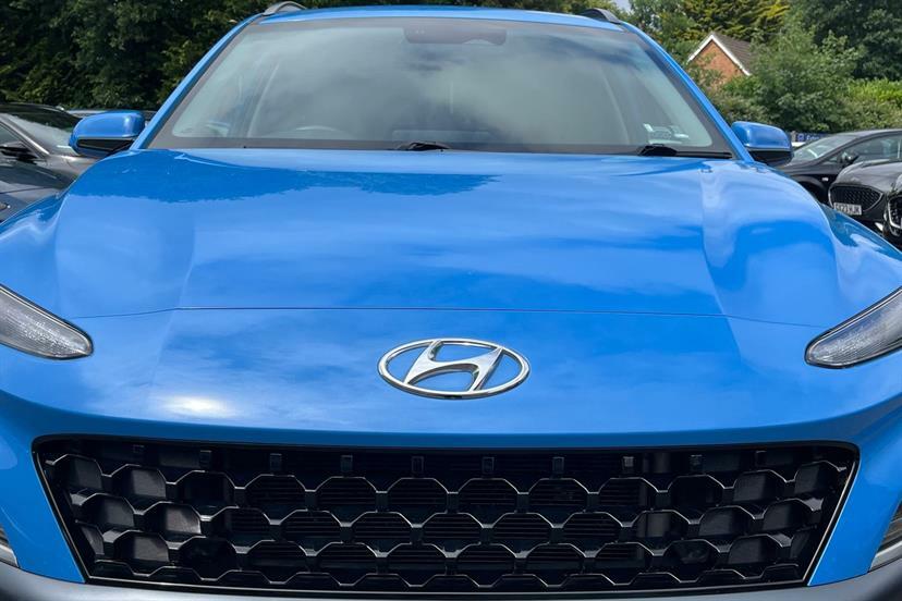 Hyundai Kona Premium White #17