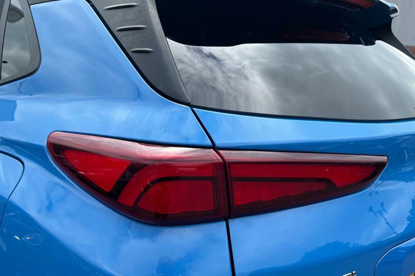 Hyundai Kona Premium White #19