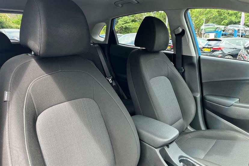 Hyundai Kona Premium White #21