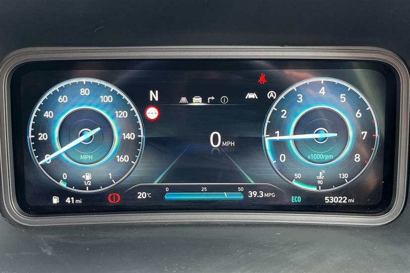 Hyundai Kona Premium White #24