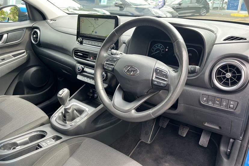 Hyundai Kona Premium White #20