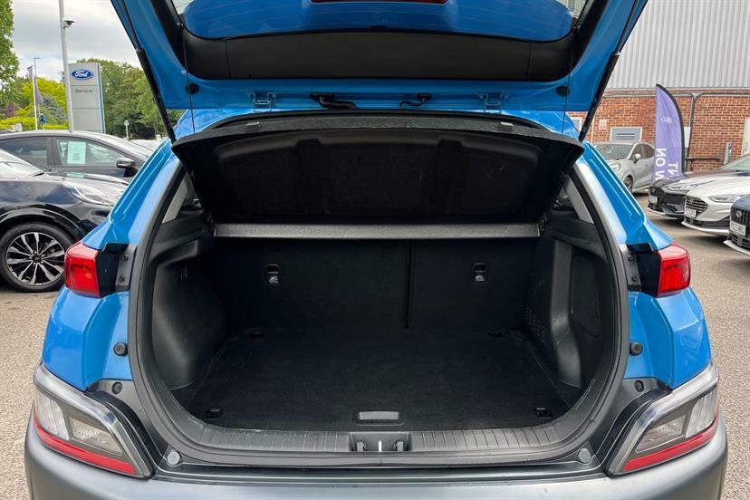 Hyundai Kona Premium White #9